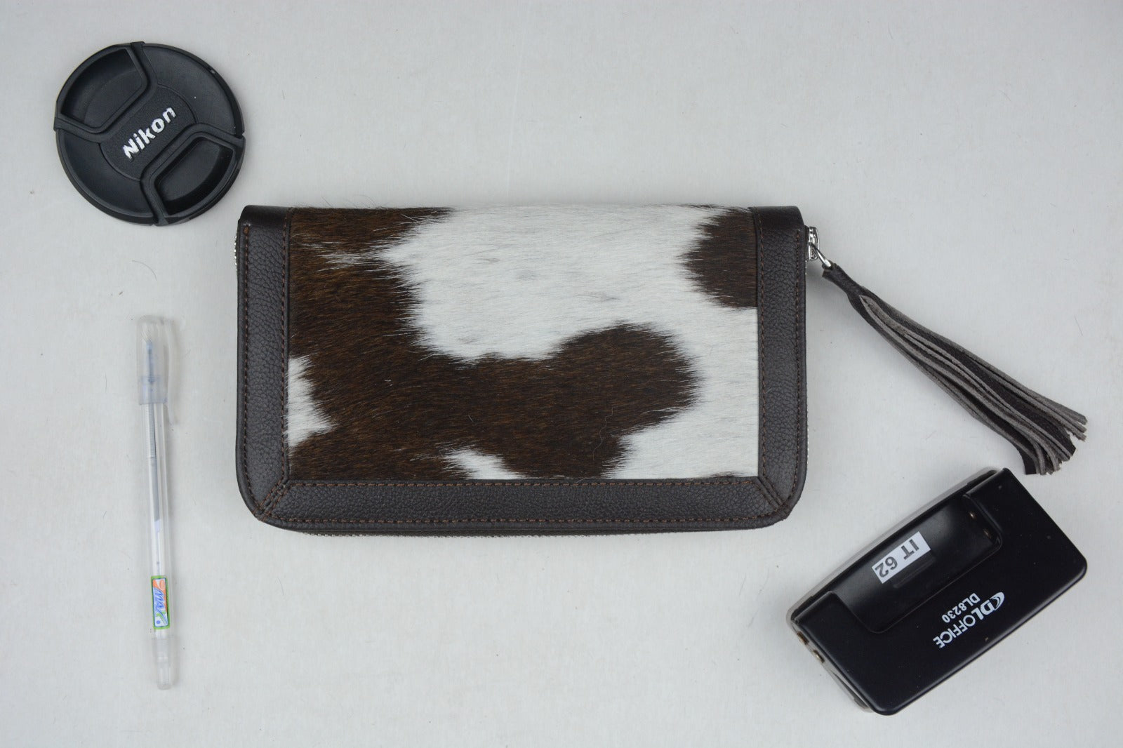 Custom cowhide bifold wallet - Durable Accessory