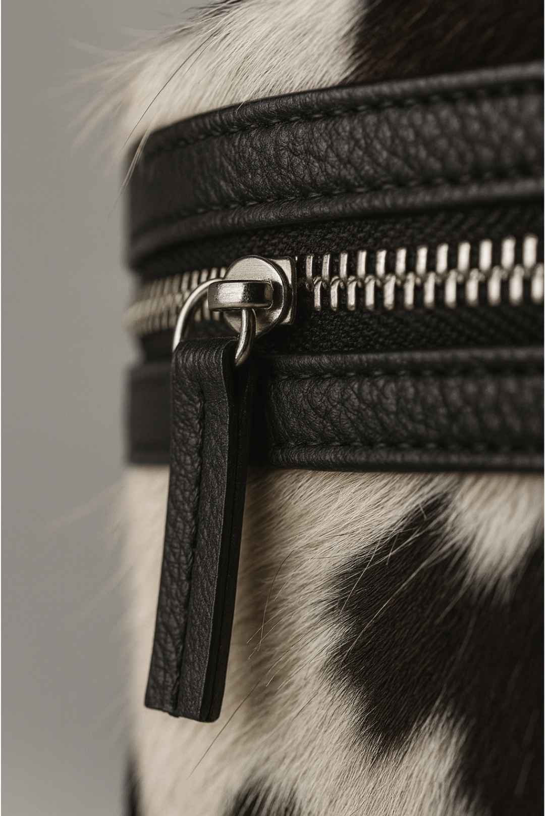 Heritage Cowhide Jewelry Box – Handcrafted Leather Organizer