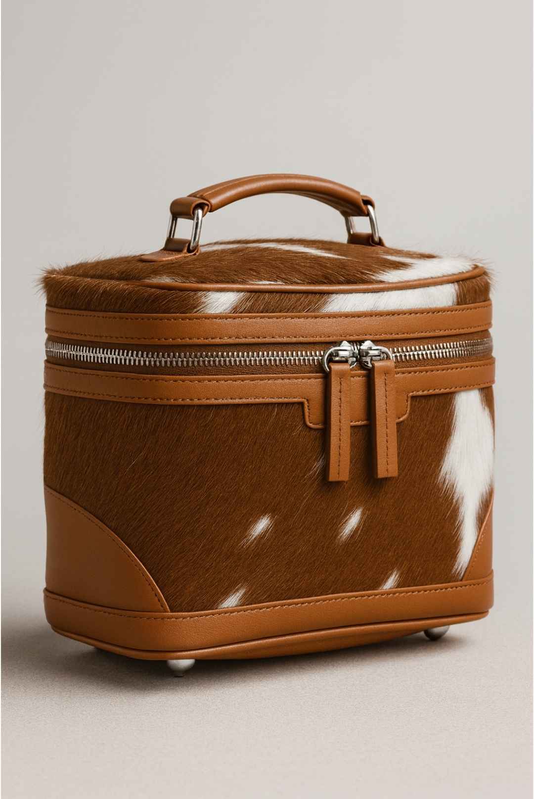 Heritage Cowhide Jewelry Box – Handcrafted Leather Organizer