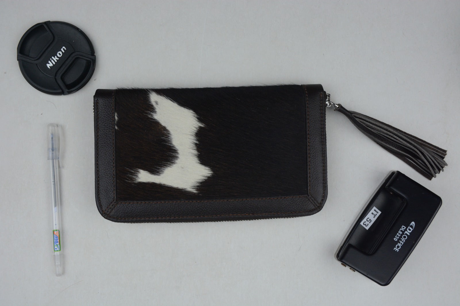 Custom cowhide bifold wallet - Durable Accessory
