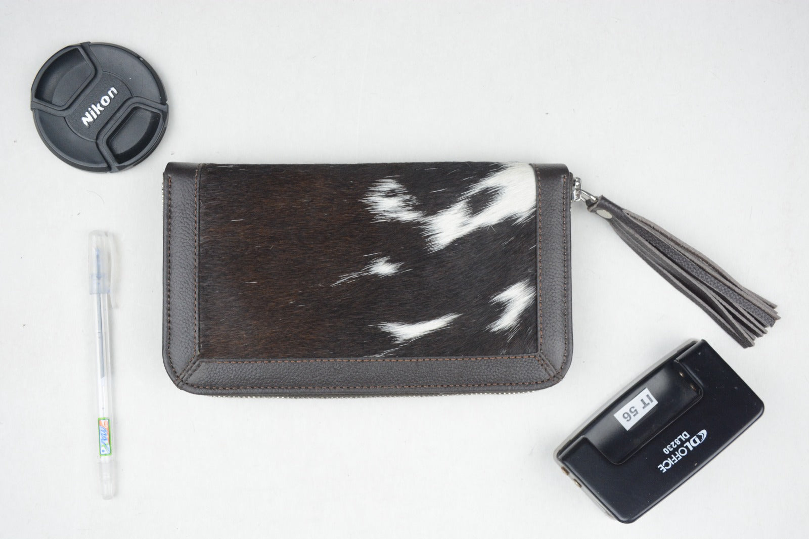 Custom cowhide bifold wallet - Durable Accessory