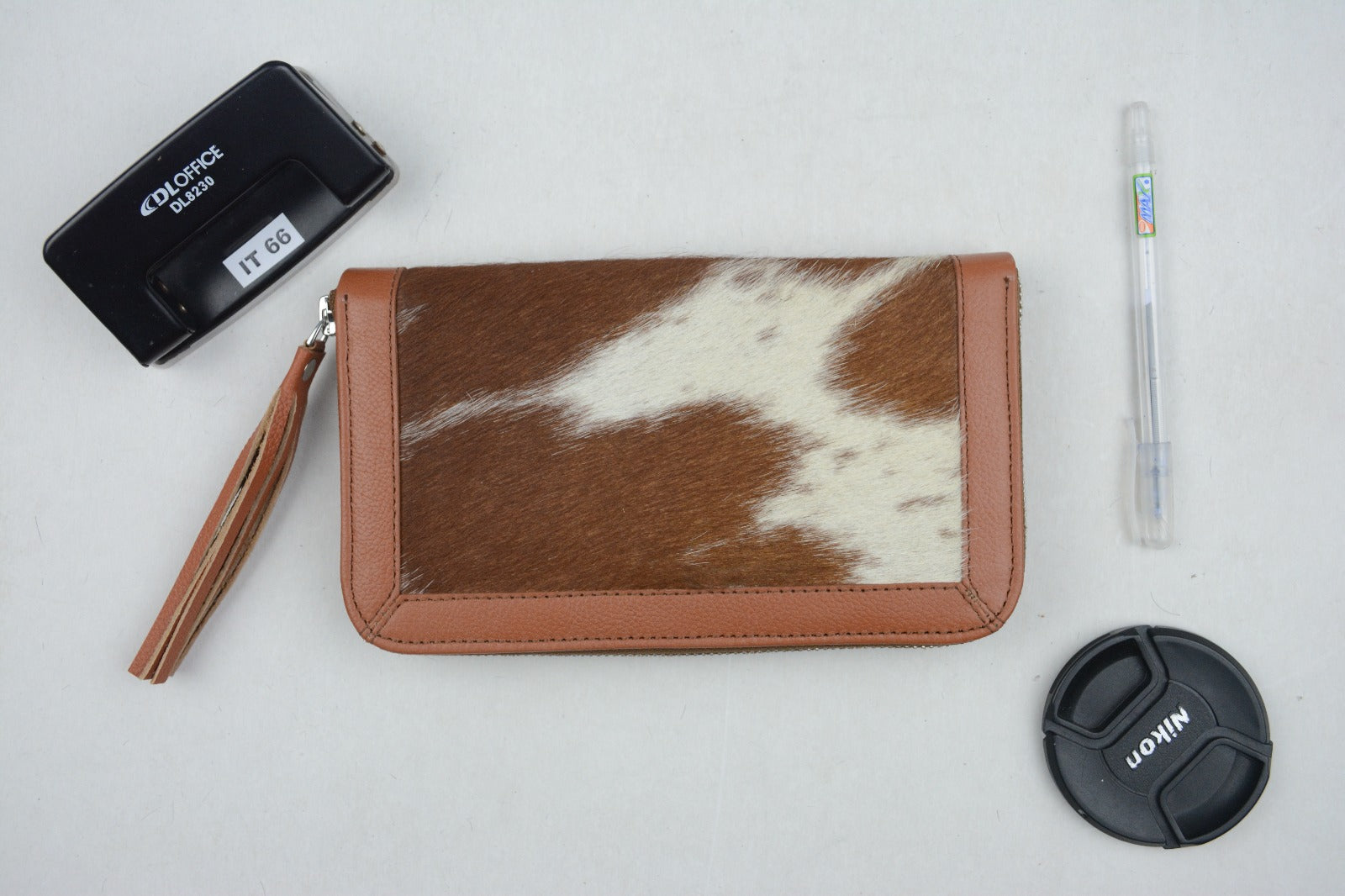 Custom cowhide bifold wallet - Durable Accessory