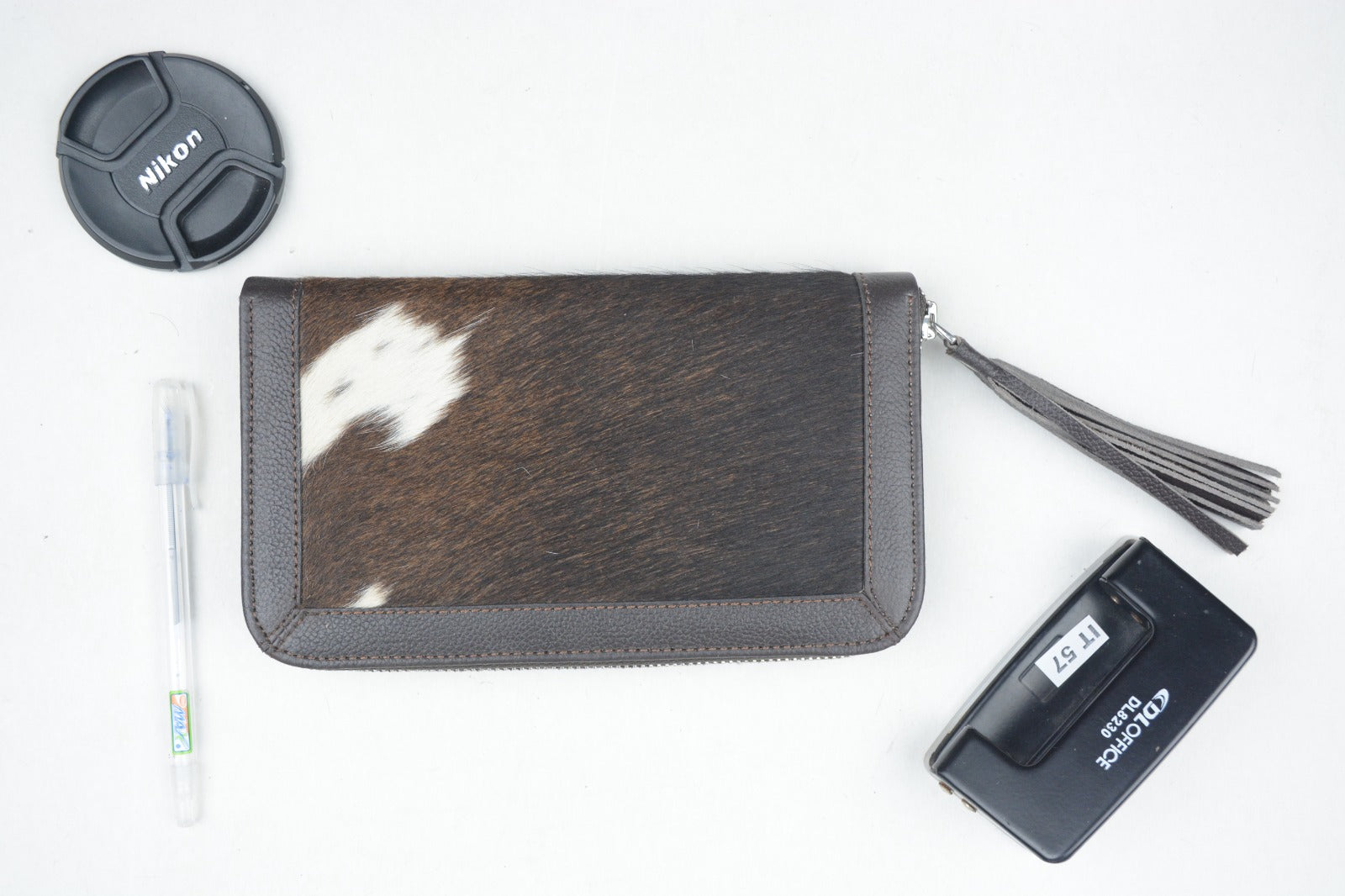 Custom cowhide bifold wallet - Durable Accessory