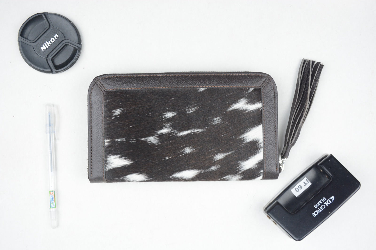 Custom cowhide bifold wallet - Durable Accessory