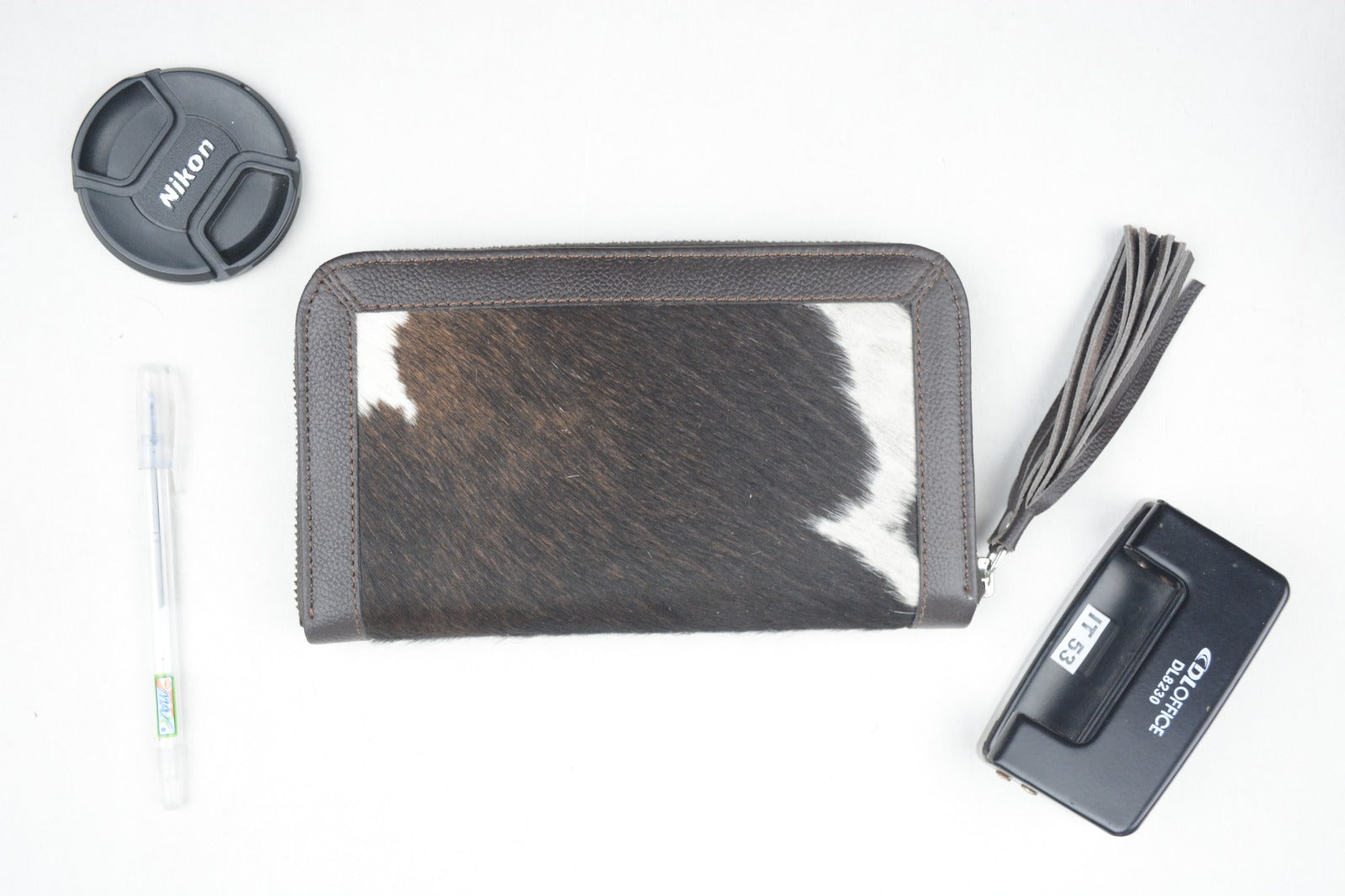 Custom cowhide bifold wallet - Durable Accessory