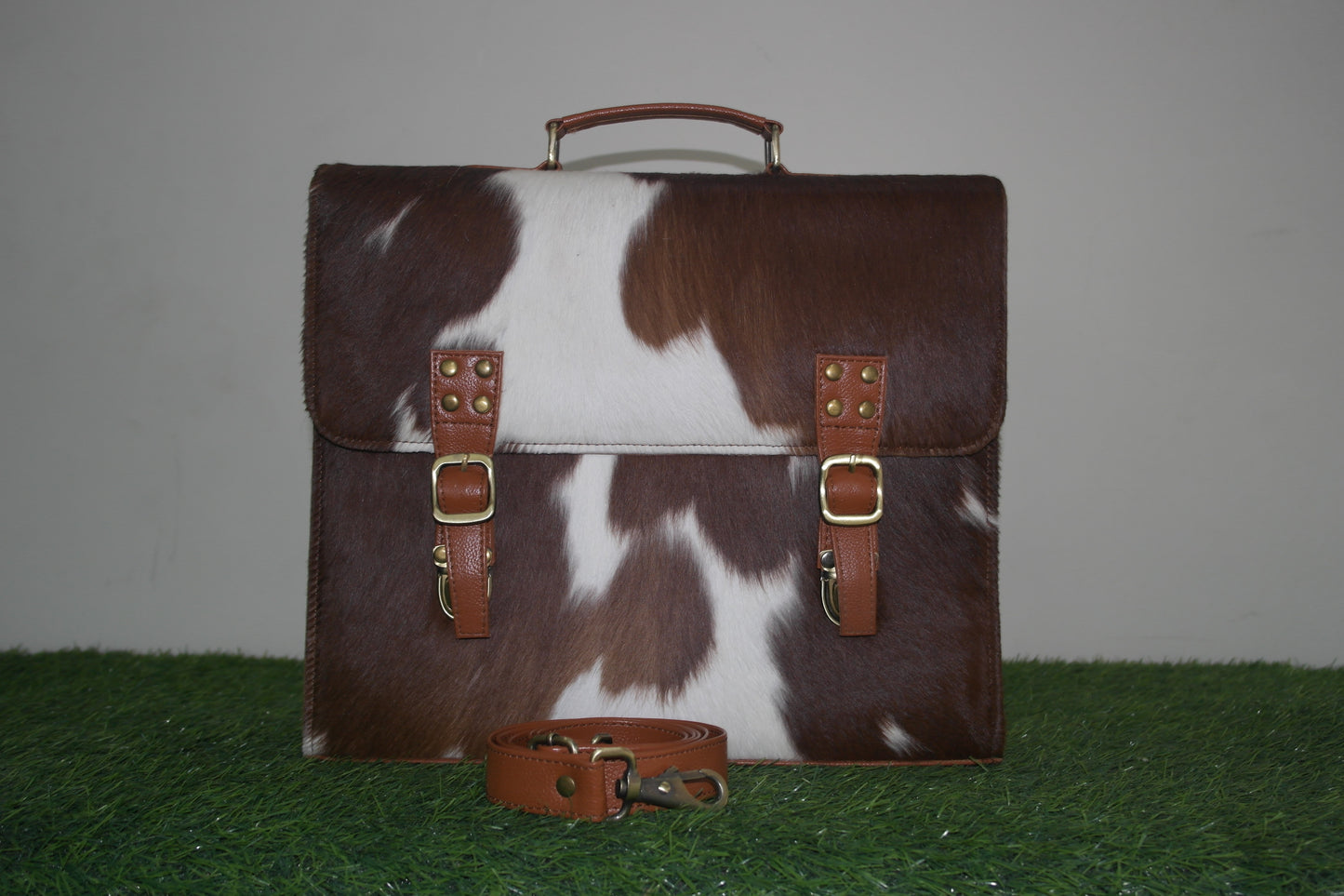 Cowhide Laptop Briefcase Hand Bag travel documents bags Cowhide Hand Bags, Baby Weekender Hand Bag, Ladies Hand Bags, Leather Bags