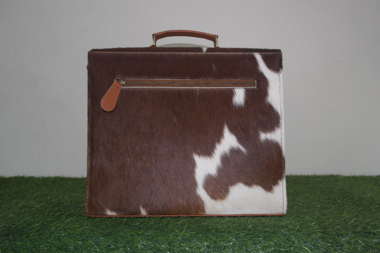 Cowhide Laptop Briefcase Hand Bag travel documents bags Cowhide Hand Bags, Baby Weekender Hand Bag, Ladies Hand Bags, Leather Bags