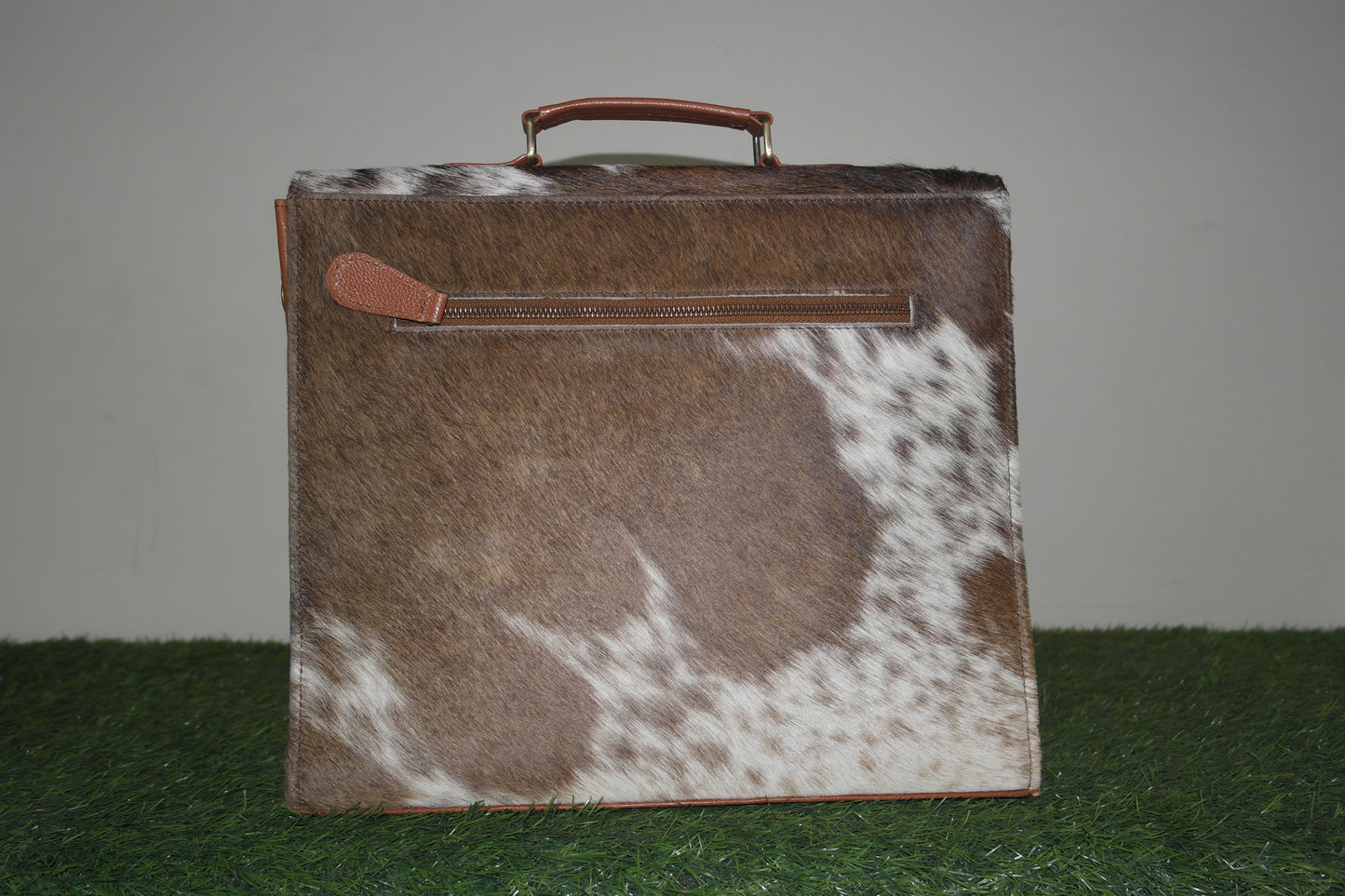 Cowhide Laptop Briefcase Hand Bag travel documents bags Cowhide Hand Bags, Baby Weekender Hand Bag, Ladies Hand Bags, Leather Bags