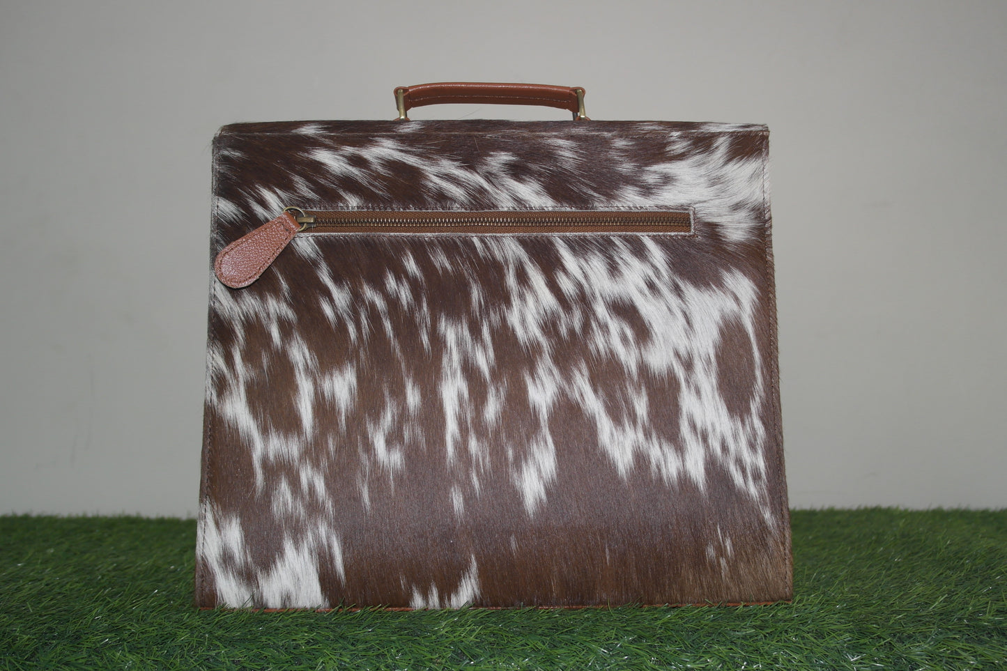 Cowhide Laptop Briefcase Hand Bag travel documents bags Cowhide Hand Bags, Baby Weekender Hand Bag, Ladies Hand Bags, Leather Bags