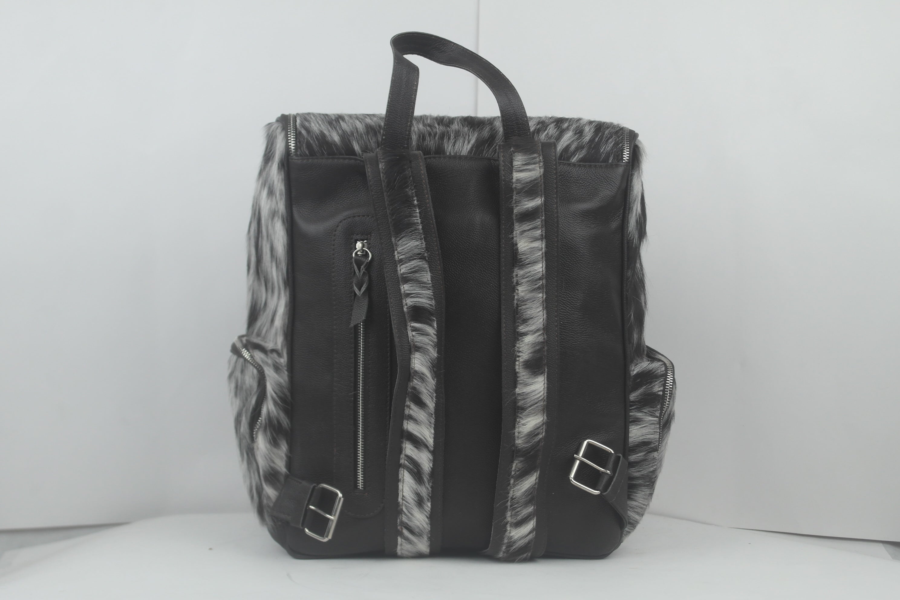 Sleek Cowhide Leather Backpack – Stylish & Functional